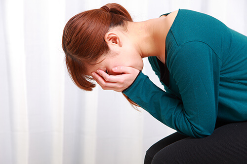 woman crying about drug abuse in arizona